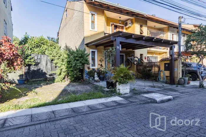 Imóvel na Edgar Píres de Castro com 2 dormitórios e 195m²