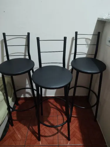 Conjunto de 3 Banquetas Altas (6 meses de uso) - Perfeitas para Cozinha/Bancada