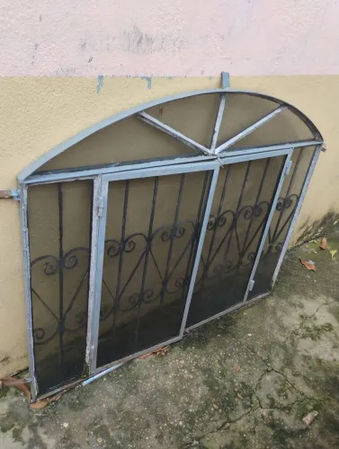 Janela de ferro 