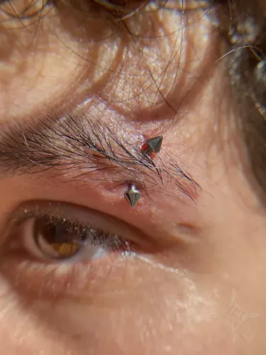 Piercing de Sobrancelhas
