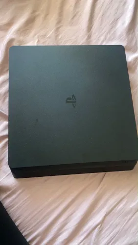 PS4 slim 500gb 2 controles + 9 jogos 