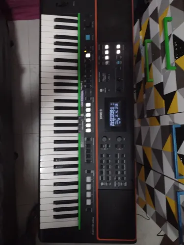 Teclado Yamaha psr- e483 + pedal sustain + rack + capa , 5 meses de uso NF  grtia de fabri