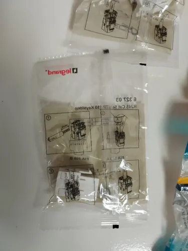 180 conectores Rj45 cat5 fêmea, todos lacrados e novos , valor 250,00