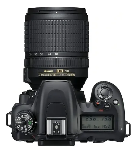 Nikon D7500  com lente 18~40mm 
