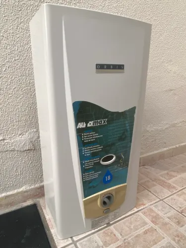 Aquecedor de água Orbis sem uso.