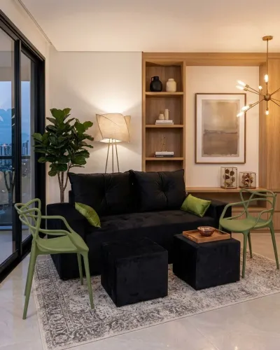 Sofá quadrado 3 lugares com 2 cadeiras de apoio com centro, puff e almofadas decorativas