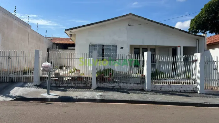 Casa à Venda na Rua Gildete Gomes de Castro Maringá PR