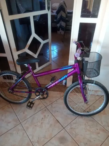Bicicleta aro 20, só pegar e andar.