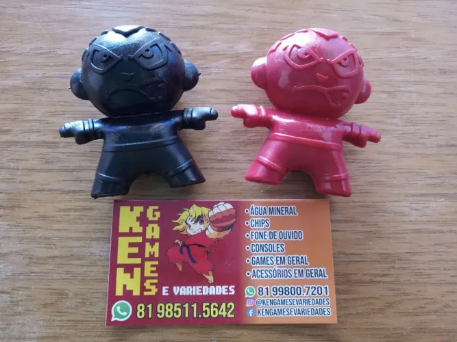 Vendo 02 mini-bonecos do Bad Boy (preto e vermelho) !