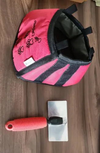 Colar Elizabetano e escova para cachorro e gatos