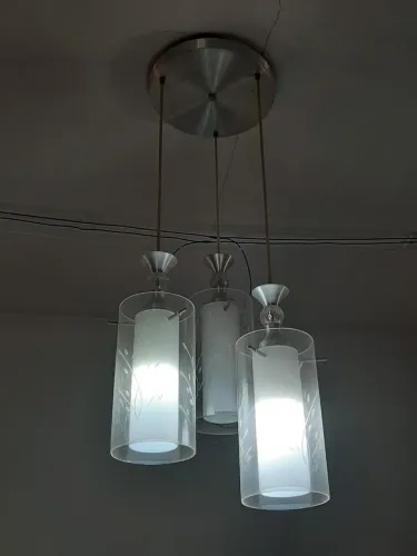 VENDO: Lustre Pendente Elegante (Branco, Prata e Transparente)
