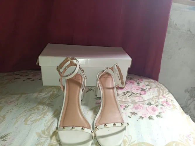 Sandália Jolie, Salto médio; 6cm