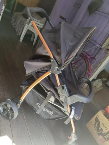 Carrinho de bebê Burigotto Ecco semi novo