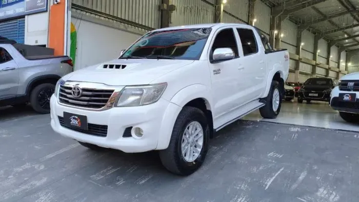 Toyota Hilux CD SRV D4-d 4X4 3.0 TDI Diesel AUT 2013