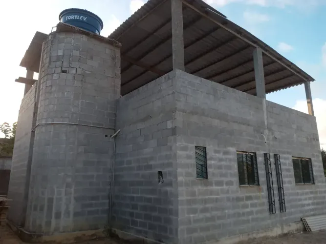 Casa para venda tem 120 metros quadrados com 2 quartos