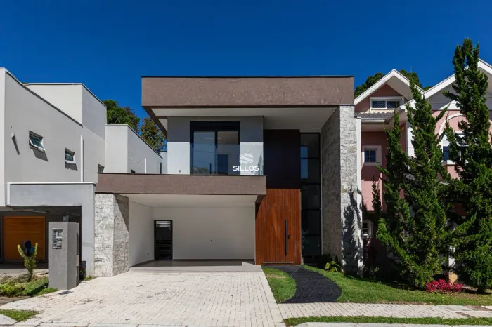 Casa em condominio à venda com 3 suítes no Santa Candida em Curitiba