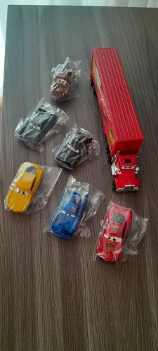 Kit Carreta + 6 carrinhos filmes carros relâmpago Mcqeem.