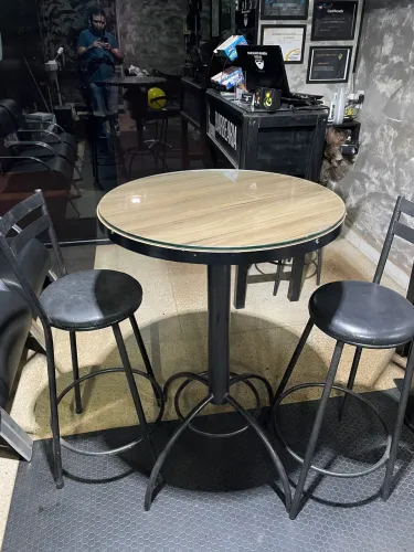 2 cadeiras 1 mesa 
