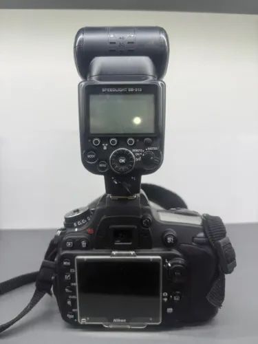 CAMERA NIKON D610 + Nikon Speedlight SB-910