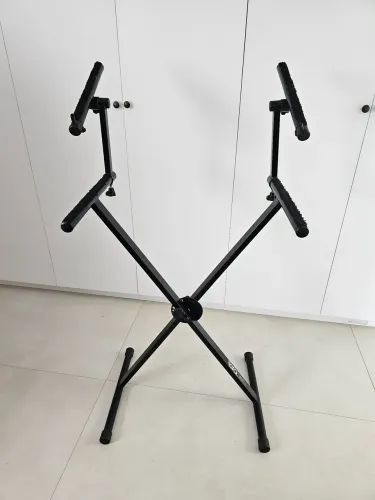 Suporte para dois teclados