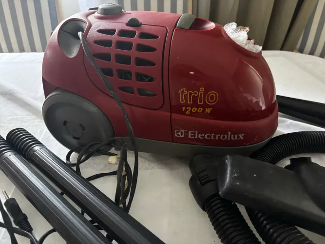 Aspirador de Pó Electrolux Trio 1200W 220V Completo com Acessórios