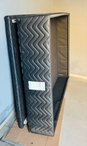 Cama Box Estofada Preta - Excelente estado