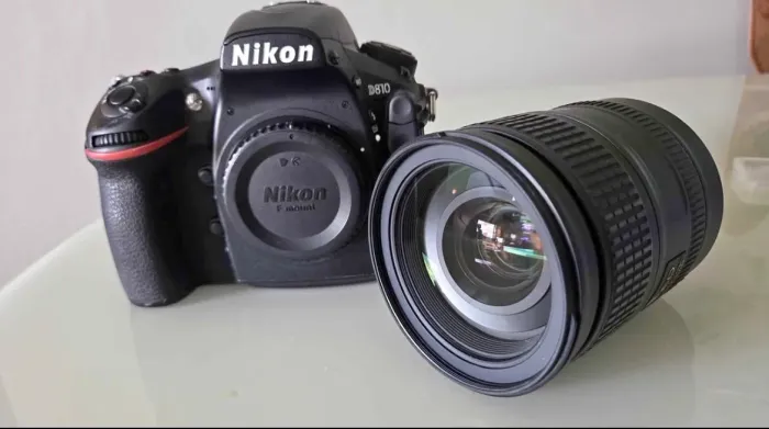 Câmera Nikkon D810 com lente AF 28 - 300mm
