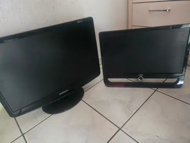 2 monitores - Samsung e AOC - COM DEFEITO