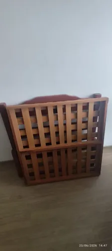 Cama de madeira