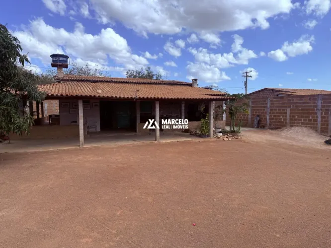 Vendo Chacara de 1000 m² com casa avarandada e piscina no Loteamento Chacaras Gu