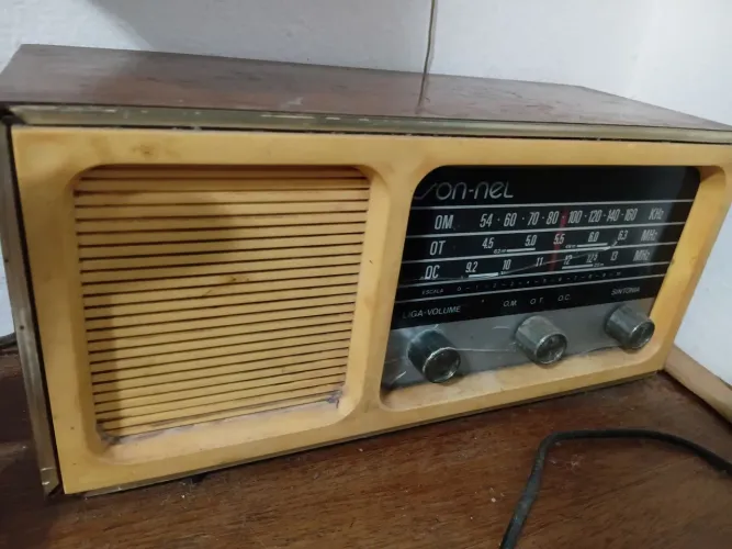 rádio Son Nel da década de 50 funcionando normalmente único no site