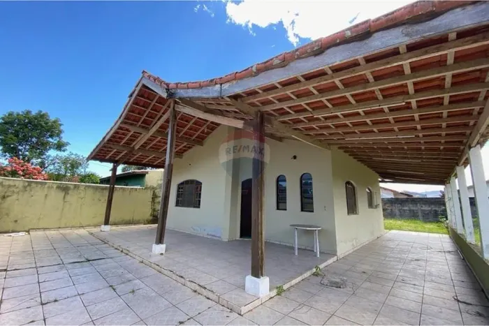 Casa à venda (2 Lotes de terreno) no Jardim Britânia Caraguatatuba