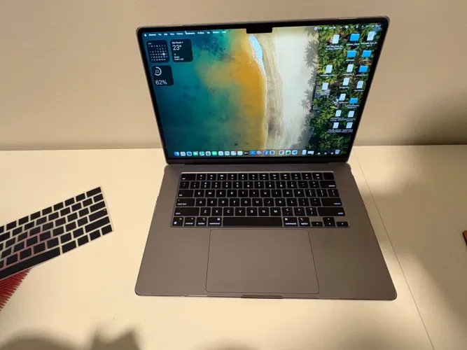 MacBook M2 15 polegadas gray