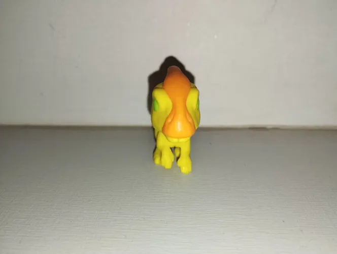 Dinossauro de brinquedo Kinder ovo