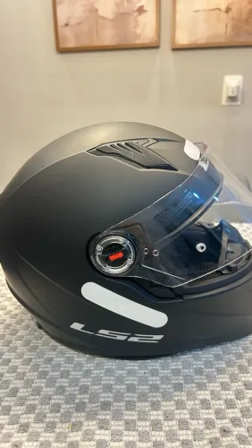 Vendo Capacete da marca LS2