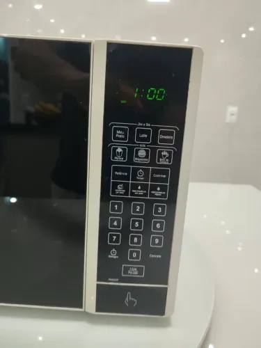 Microondas 30 litros 220v Excelente estado