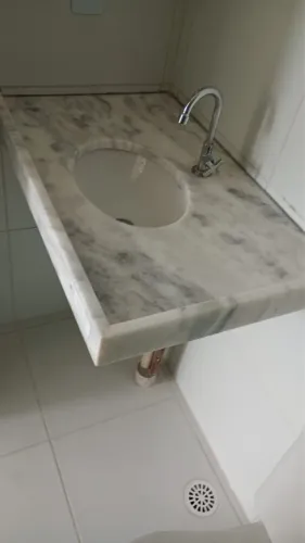 Cuba com bancada em granito