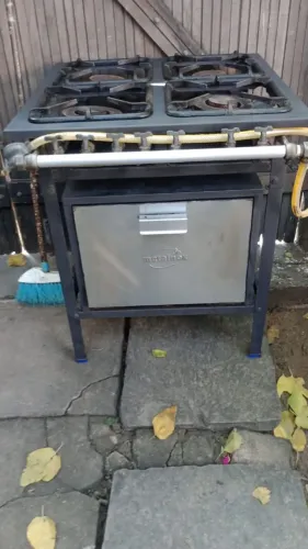 Vendo Fogão industrial 4 Bocas e Forno 