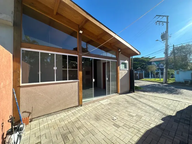 Casa semi mobiliada com 110m privativos 2 quartos com uma suíte no Rio Tavares em Florianó