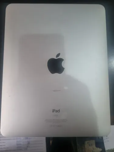 Vendo ipad para o uso das peças obs: o ipad está com defeito