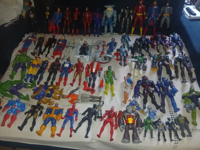 Bonecos Marvel Dc e max steel