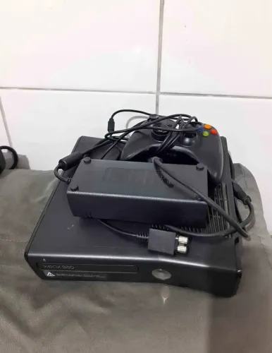 Xbox 360 semi novo