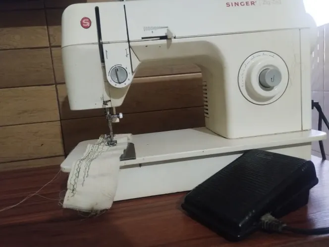 Máquina de Costura Doméstica zig-zag -Singer