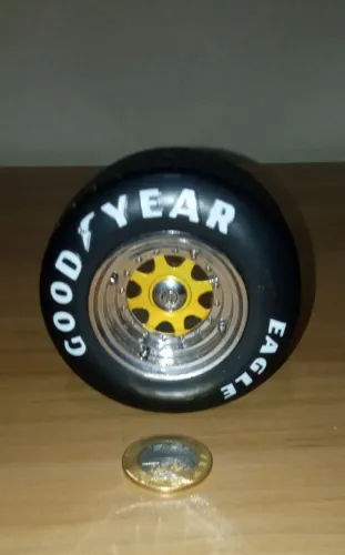 Miniatura Roda e Pneu Fórmula 1 de Chuva 1/8 - Lótus 97T Senna