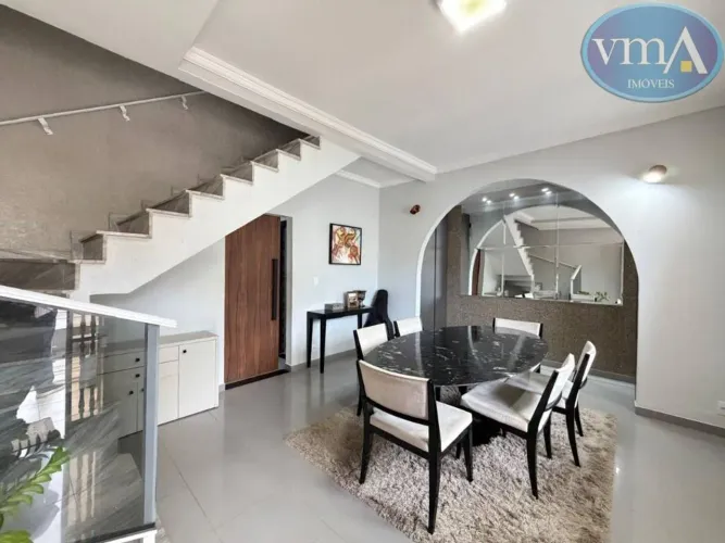Sobrado à venda de 232 m², com 3 dormitórios, sendo 1 suíte, Bairro Jd. Paulista, Cuiabá-M