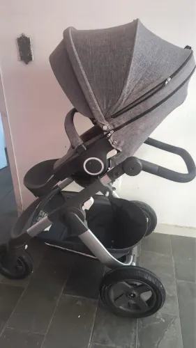 Carrinho bebê atokke semi novo tudo ok