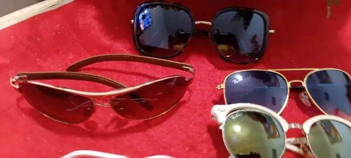 5 PARES DE OCULOS 2 PRADA 2 RAI- BAN 1 ITALIANO..RETRO LINDOS ELEGANTES MODERNOS.