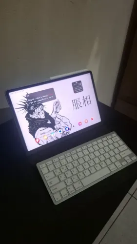Tablet F10 plus 1 ano de uso semi novo acompanha acessórios sem marcas de uso perfeito .
