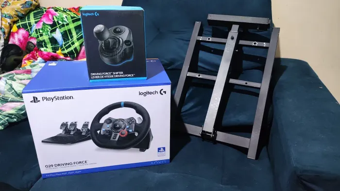 Volante Logitech G29 com câmbio + suporte