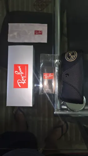 Óculos Ray Ban Novo sem uso.